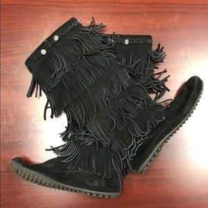 Minnetonka 5-layer fringe boots